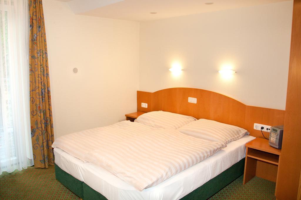 Hotel Gremersdorf - Zum Gruenen Jaeger الغرفة الصورة